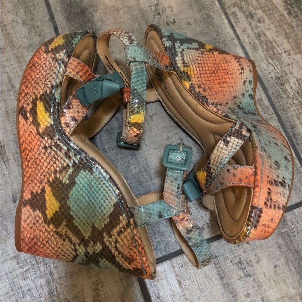 Like NEW Born Crown platform wedges, 8
